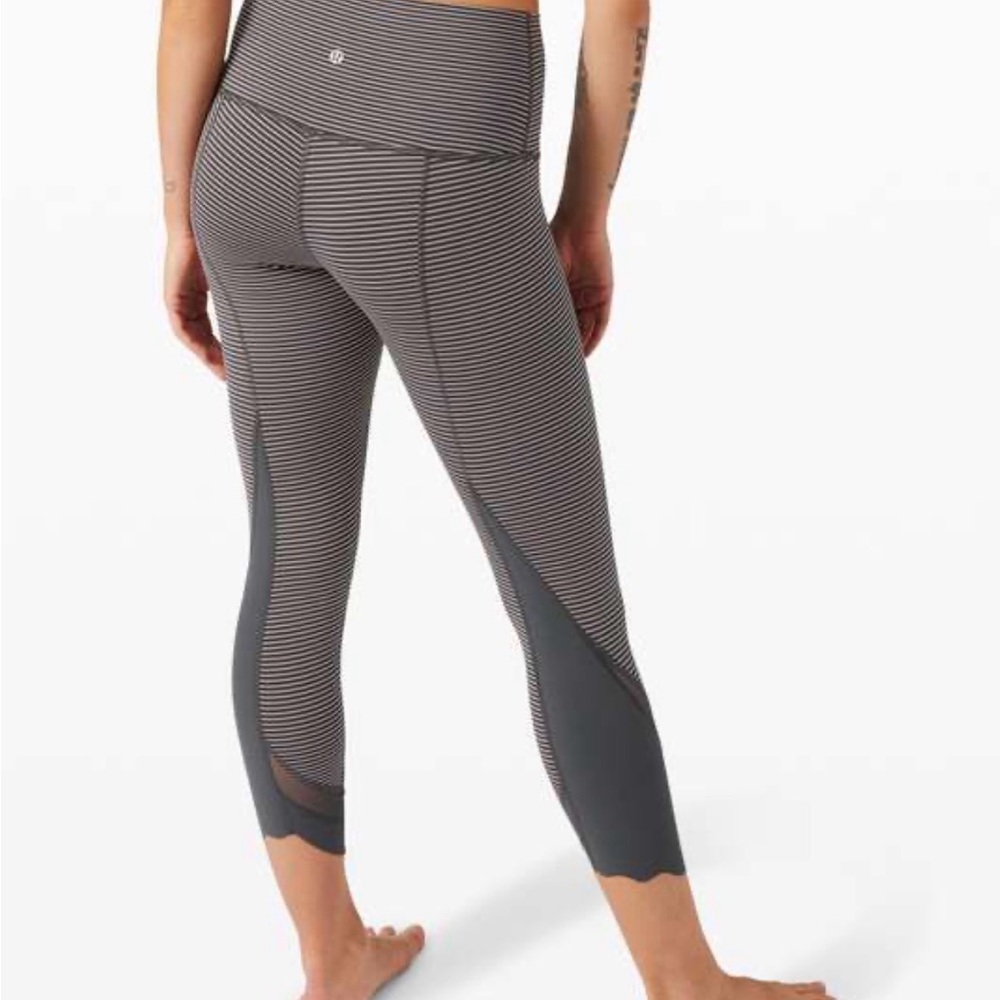 Lululemon Wunder Under Crop High-Rise Roll Down Scallop Luxtreme 23” Size 8